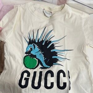 Gucci Kids Cream Tee with Blue and Green Porcupine Design
